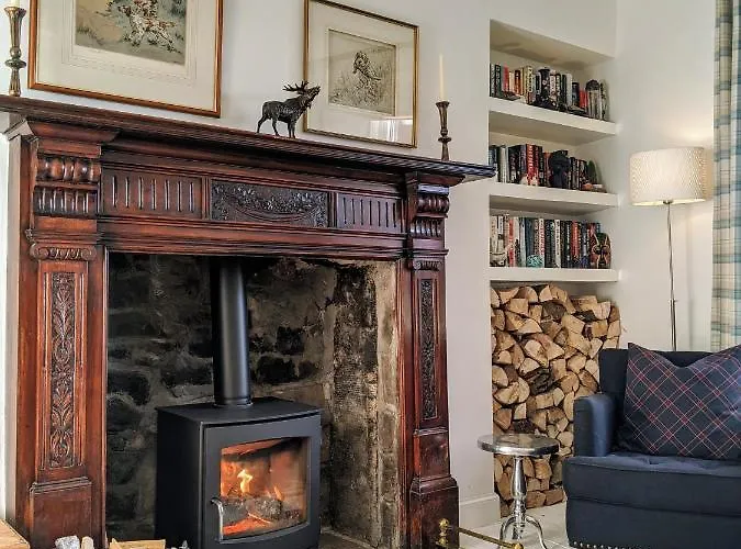 Central Hawick Spacious Stylish Flat With Log Burner