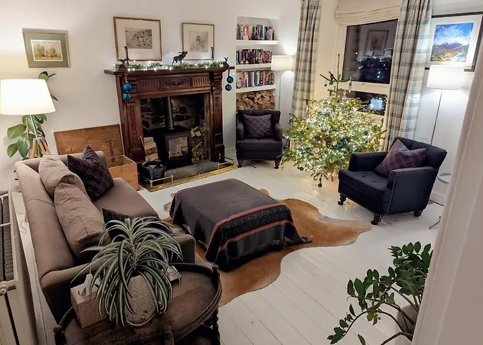 Central Hawick Spacious Stylish Flat With Log Burner