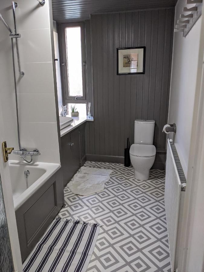 Spacious Stylish Flat With Log Burner * Hawick