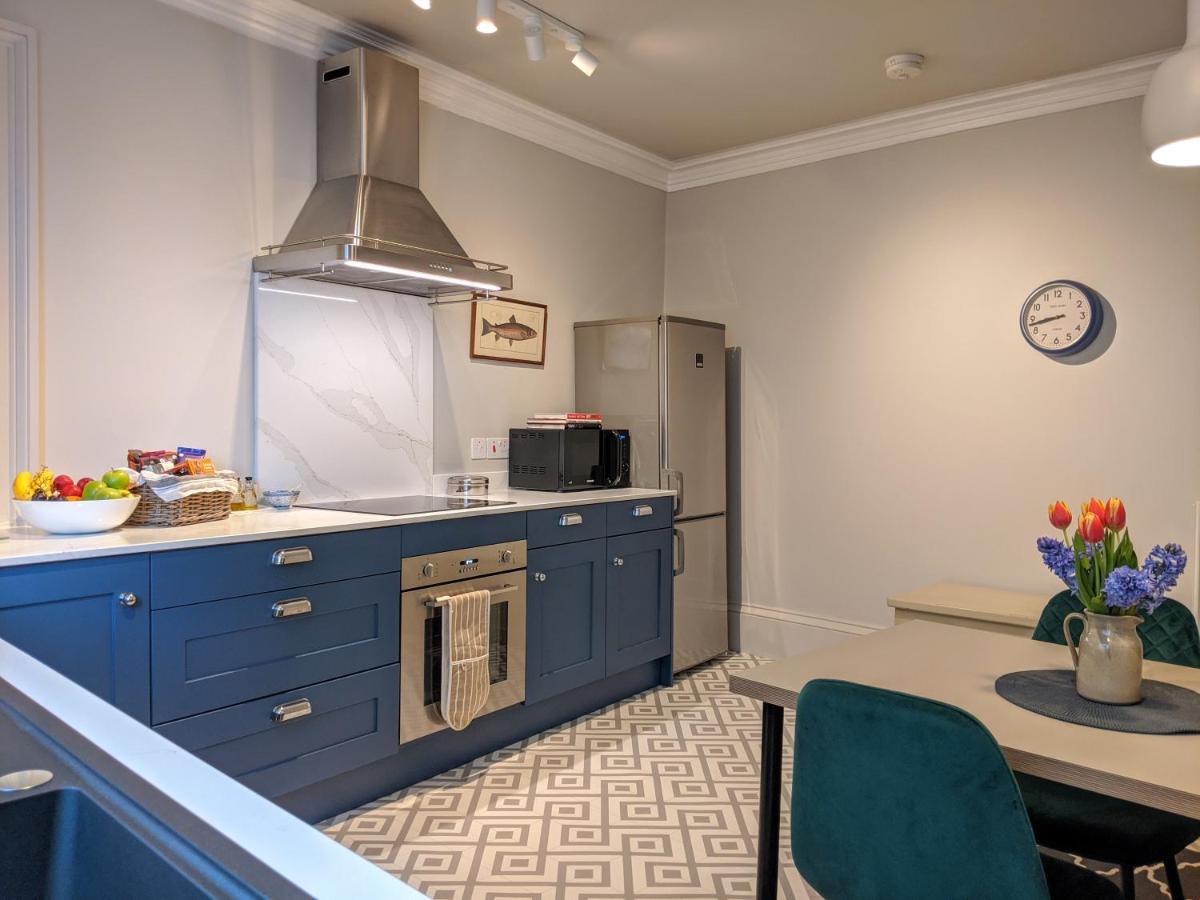 Spacious Stylish Flat With Log Burner *